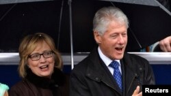 Cựu Tổng thống Bill Clinton và phu nhân Hillary Clinton dự lễ tuyên thệ nhậm chức của ông Terry McAuliffe Thống đốc tiểu bang Virginia, 11/1/14