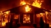 Hơn 11.000 căn nhà bị thiêu rụi trong vụ cháy Camp Fire ở bắc California (AP Photo/Noah Berger)