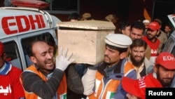 130 tués lors d’une attaque des talibans dans une école au Pakistan