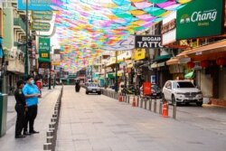 FILE - Khao San Road is a popular street for visitors to Bangkok however since the pandemic shops and vendors have largely closed, Bangkok, Thailand, April 28, 2021. (Tommy Walker/VOA)