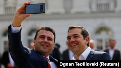 Zoran Zaev i Aleksis Cipras u Skoplju, foto REUTERS/Ognen Teofilovski