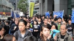 Thousands in Hong Kong Protest Violence Against Editor