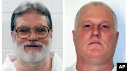 Estas fotos de archivo provistas por el Departamento Correcional de Arkansas muestra a los condenados a muerte Bruce Earl Ward (izquierda) y Don Williams Davis.