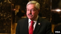 FILE - Terry Branstad, the governor of Iowa, speaks to reporters at Trump Tower after a meeting with Donald Trump. Branstad would later be named the United States ambassador to China. (R. Taylor / VOA)