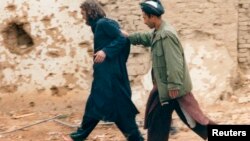 جان واکر لیند در سال ۲۰۰۱ در افغانستان بازداشت شد