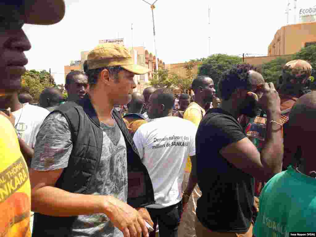 Rassemblement de jeunes contre la libération du général Bassolé, à Ouagadougou, le 11 octobre 2011. (VOA/Issa Napon)