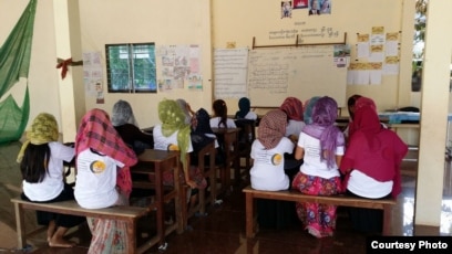 An informal classroom where young Cham muslims can learn Cham language and script from the elderly in the community. (Courtesy photo of Leb Ke)