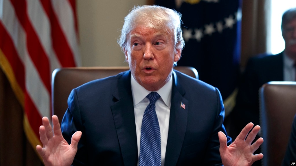El presidente Donald Trump hablÃ³ durante una reuniÃ³n de Gabinete el lunes, 9 de abril, de 2018, sobre posibles acciones contra Siria.