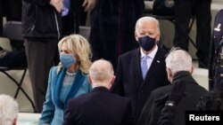 Président Joe Biden na molongani wa ye Jill Biden na milulu mya bovandisami bwa ye bo' président ya 46 ya Etats-Unis, Washington, 20 janvier 2021.