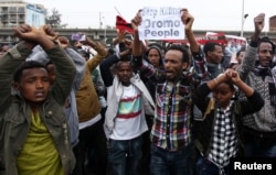 Protesters chant slogans during a demonstration at Meskel Square in Addis Ababa, August 6, 2016.