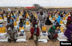 FILE - Internally displaced people receive assistance from African Muslim Agency near Adbuqadir town of Awdal region, Somaliland, April 11, 2016. Across the Horn of Africa, millions have been hit by the severe El Nino-related drought.