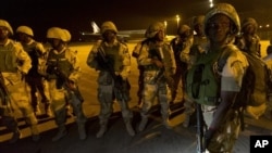 17일 서아프리카연합군 일환으로 말리 바마코 공항에 도착한 나이지리아 군인들.