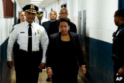 Baltimore Police Commissioner Anthony Batts, left, and U.S. Attorney General Loretta Lynch meet with officers at Baltimore Police Department's central district office, May 5, 2015.