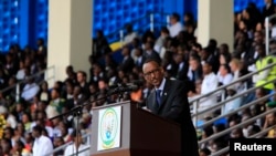 Le président rwandais Paul Kagame fait un discours lors de la 20e commémoration du génocide, à Kigali, le 4 avril 2014. 