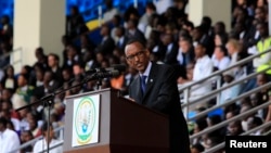 ປ. Paul Kagame ແຫ່ງຣວັນດາ ກ່າວຄຳປາໄສ ໃນລະຫວ່າງ
ການທຳພິທີ ໄວ້ອາໄລ ແກ່ພວກທີ່ເສຍຊີວິດໄປ ທີ່ນະຄອນຫຼວງ Kigali, ວັນທີ 7 ເມສາ 2014. 