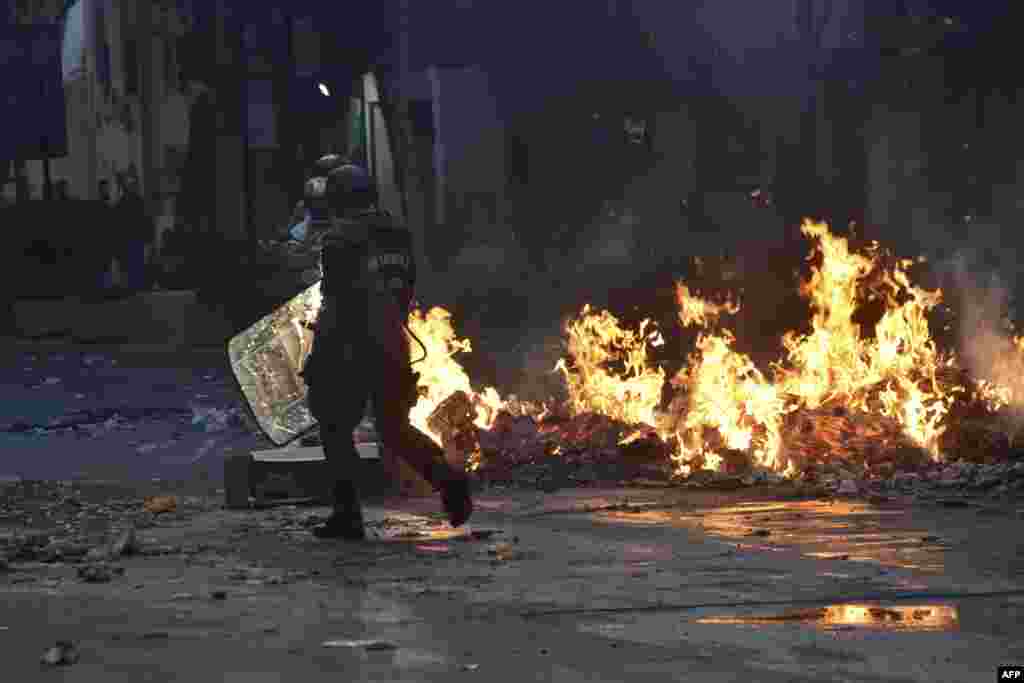 ملک بھر میں جاری مظاہروں کے دوران جلاؤ گھیراؤ، توڑ پھوڑ اور لوٹ مار سے اب تک 1.4 ارب ڈالرز کا نقصان ہوا ہے۔