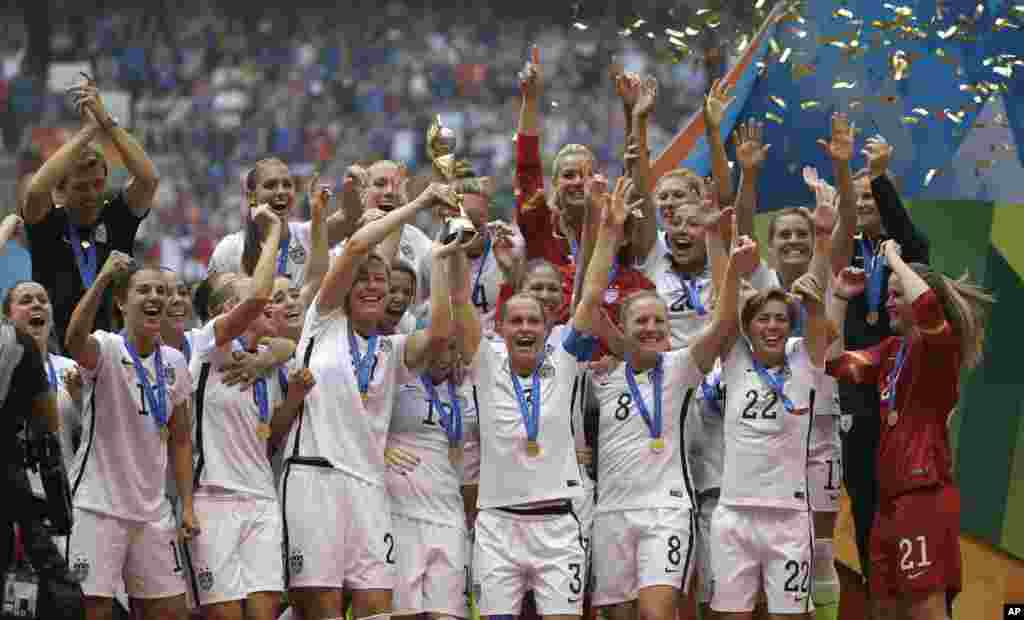 The United States Women&#39;s National Team celebrates their World Cup win after they beat Japan 5-2 in the FIFA Women&#39;s World Cup soccer championship in Vancouver, British Columbia, July 5, 2015.