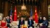 美国总统川普和夫人同中国国家主席习近平和夫人在佛罗里达州海湖庄园的客厅里就座(2017年4月6日)