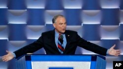 Sen. Tim Kaine mutumin da Clinton ta zaba ya zama mataimakinta