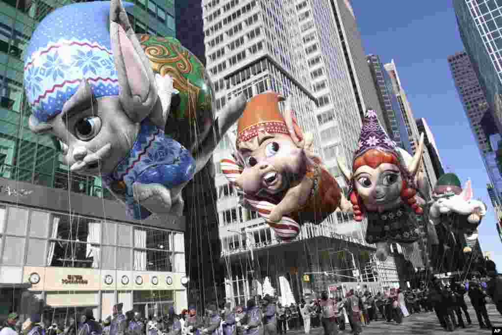 The Fleck, Bjorn, Jojo, and Hugg balloons make their way down New York&#39;s Sixth Avenue during the 92nd annual Macy&#39;s Thanksgiving Day Parade, in New York.