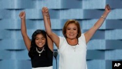 Francisca junto a su hija Karla expresaron que tienen la esperanza de que Hillary Clinton arregle el sistema de inmigración.