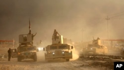 Konvoi militer Irak bergerak menuju kota Mosul untuk menggempur militan ISIS yang menguasai kota itu, Rabu (19/10).