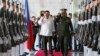 2016年10月25日，菲律宾总统杜特尔特（中左）向军队敬礼，之后他登机前往日本进行为期三天的国事访问。