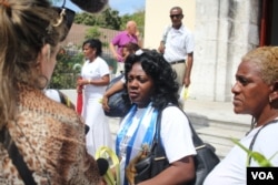 Berta Soler speaks with the media outside St. Rita's Church in Havana on March 20, 2016, hours before her arrest. (V. Macchi/VOA)