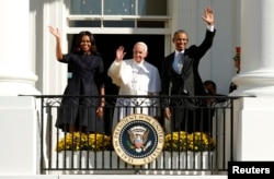 Pope and Obamas on South Portico