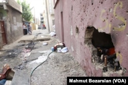 Bombed-out or badly damaged homes were on every street in Cizre, Sept. 12, 2015. (Credit: Mahmut Bozarslan/VOA)