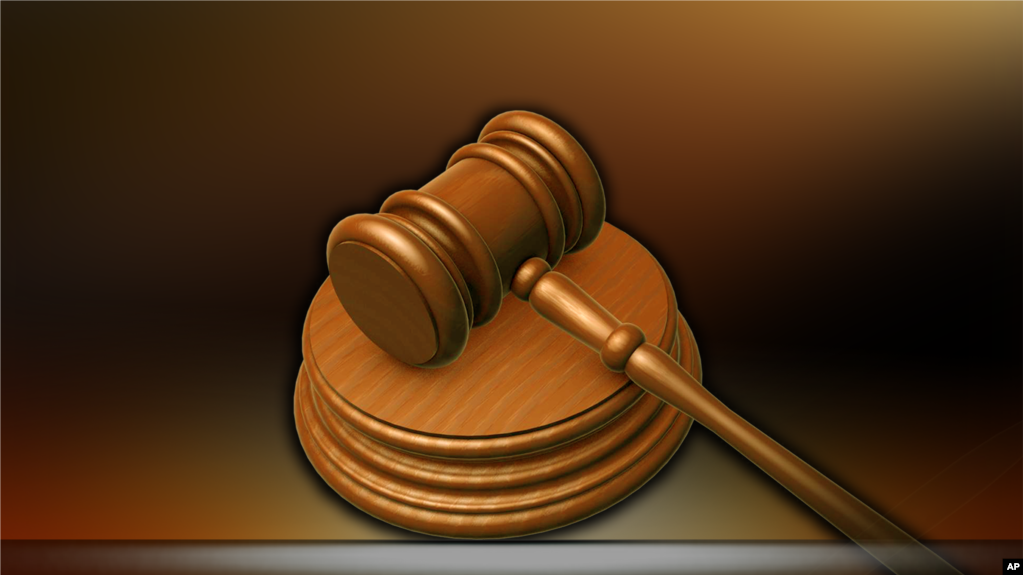 El ejecutivo estadounidense-venezolano JosÃ© Manuel GonzÃ¡lez Testino fue presentado de cargos por fiscales en Miami, acusado de pagar comisiones a funcionarios de PDVSA.