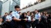 ہانگ کانگ: جگہ خالی نہ کرنے والے مظاہرین کی گرفتاریاں