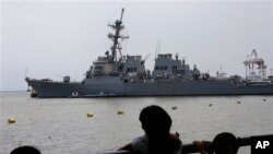 USS Paul Hamilton terlihat di perairan Filipina (foto: dok).