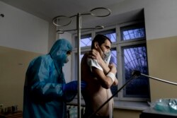 Лікарня в Малині, 28 квітня 2020 (AP Photo/Evgeniy Maloletka)