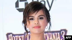 Aktris Selena Gomez menghadiri pemutaran perdana dunia "Hotel Transylvania 3: Summer Vacation" pada 30 Juni 2018 di Westwood, California. (Foto oleh VALERIE MACON / AFP)