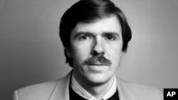 Associated Press newsman Robert Parry is pictured in Washington, D.C., Feb. 1987. 