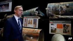 Đặc sứ Mỹ về Iran Brian Hook, tại cuộc trưng bày các mảnh vỡ của phi đạn đạn đạo tầm ngắn của Iran tại Washington, ngày 29/11/2018. 
