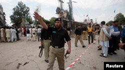پشاور میں یونیورسٹی روڈ پر بم دھماکہ