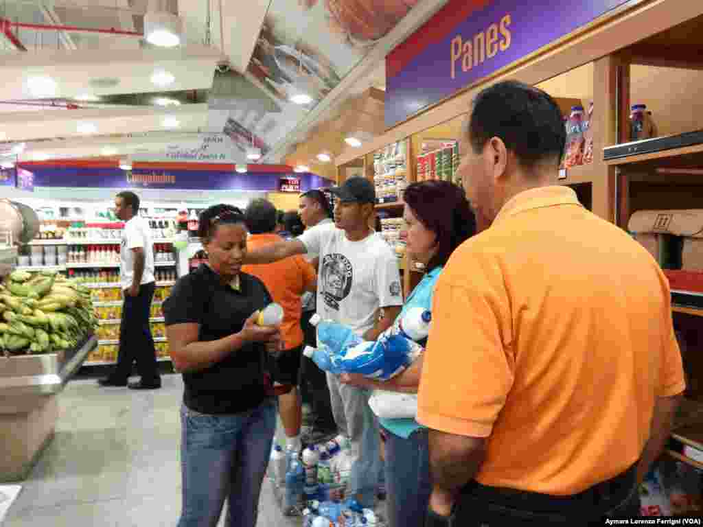 Ante la escasez los comercios limitan por iniciativa propia la venta de detergentes.