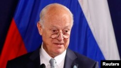 L'envoyé spécial de l'ONU en Syrie, Staffan de Mistura lors d'une conférence de presse à Vienne, Autriche, 17 mai 2016. 