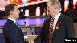 Дмитрий Медведев и Сергей Капица. 17 ноября 2011 г.