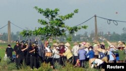 Một vụ cưỡng chế thu hồi đất nông nghiệp ở Nam Định.