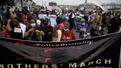 17 Ekim 2020 - Lagos'ta düzenlenen polis şiddeti karşı gösterilerden bir kare