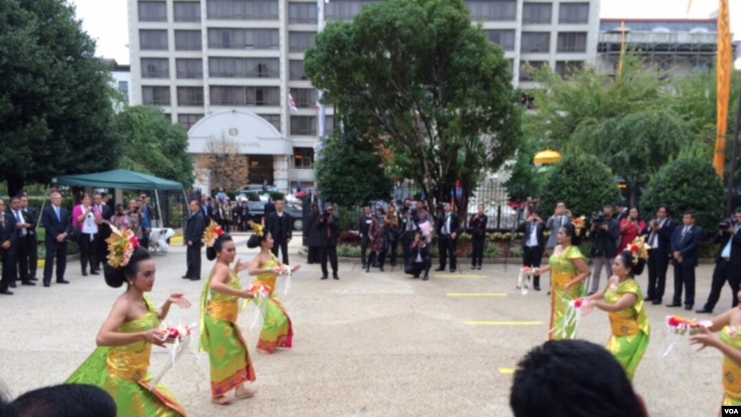 Tari Bali memeriahkan acara di halaman KBRI Washington DC, Kamis (25/9).