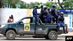 La police disperse les étudiants de l'Institut supérieur d'architecture et d'urbanisme