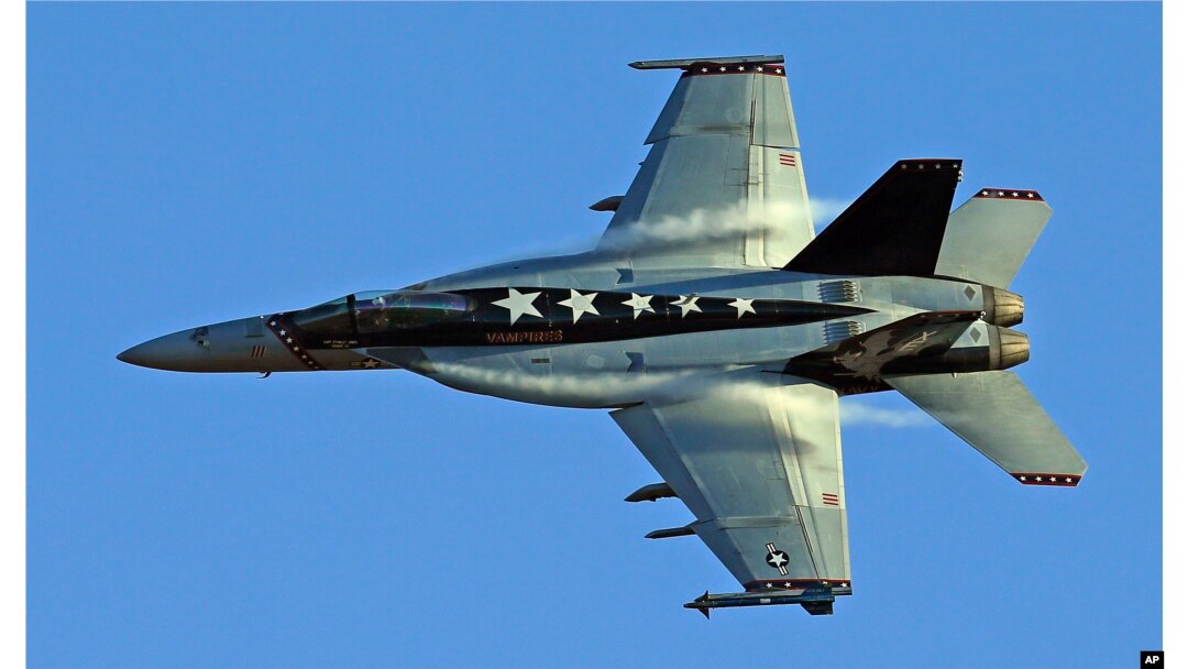 Jets Zip Through Narrow 'Star Wars' Canyon, Drawing Visitors