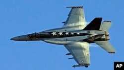 Un caza F/A-18E Super Hornet como el de la foto derribó un SU-22 del gobierno sirio que había lanzado bombas en una zona próxima a las Fuerzas Democráticas Sirias aliadas de Washington.