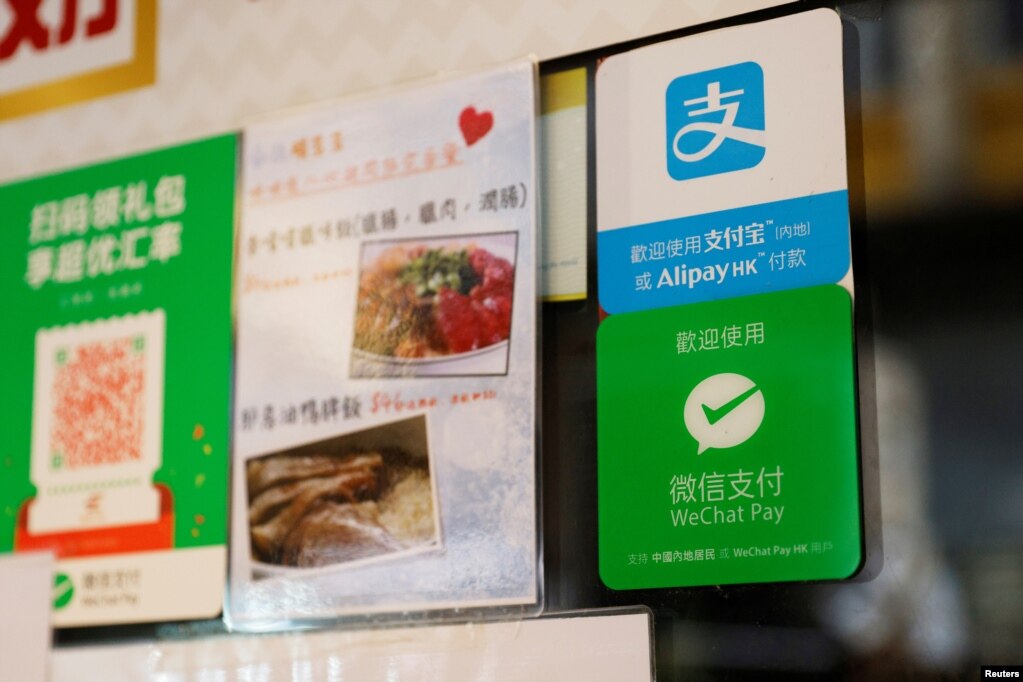 香港一家餐馆外的蚂蚁集团支付宝标识 （2020年11月1日）(photo:VOA)