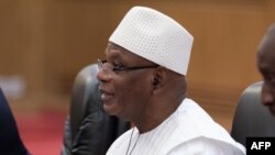 Le président du Mali Ibrahim Boubacar Keita s'entretient avec son homologue chinois lors de leur rencontre bilatérale au Grand Palais du Peuple à Beijing, en Chine, le 31 août 2018.