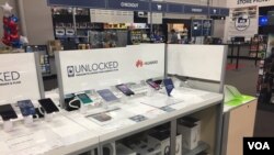 美國馬里蘭州一家百思買(Best Buy)電器商店出售的華為智能手機。(2018年6月2日資料照）